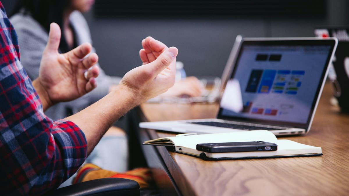 How to Comment on LinkedIn to Build Authority (Not Just "Great Post")